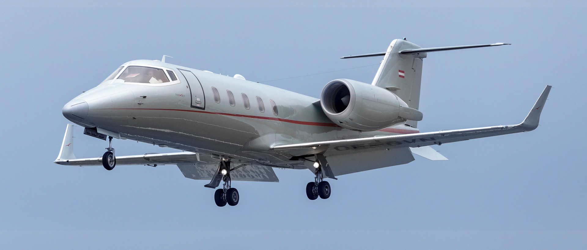 Midsize jet empty leg — Challenger 300, Praetor 500 private charter