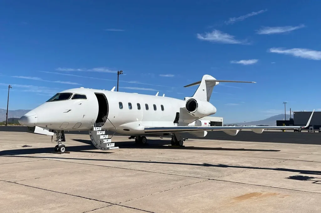Challenger 300 super midsize jet charter, Bombardier Challenger 300 private aviation Fly Tango Jets