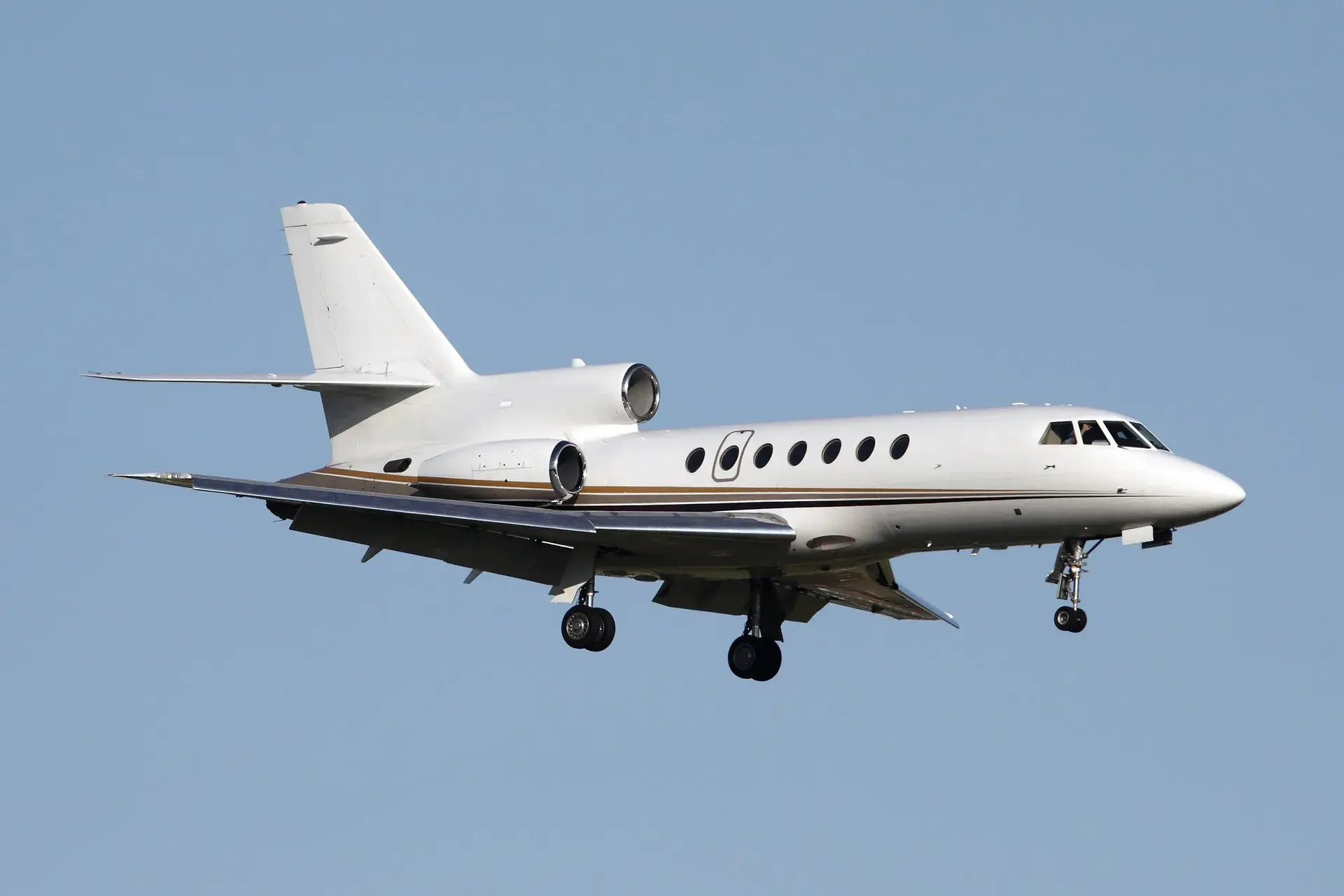 Dassault Falcon 50 super-midsize jet exterior, Fly Tango Jets private charter