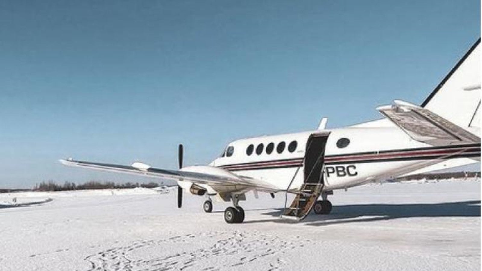 Beechcraft King Air 300 turboprop exterior, Fly Tango Jets private charter