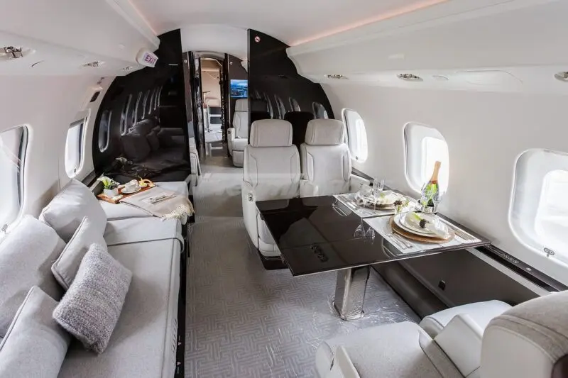 Bombardier Global 6500 private jet — 6,600 nm ultra-long-range cabin with advanced avionics and multi-zone interior